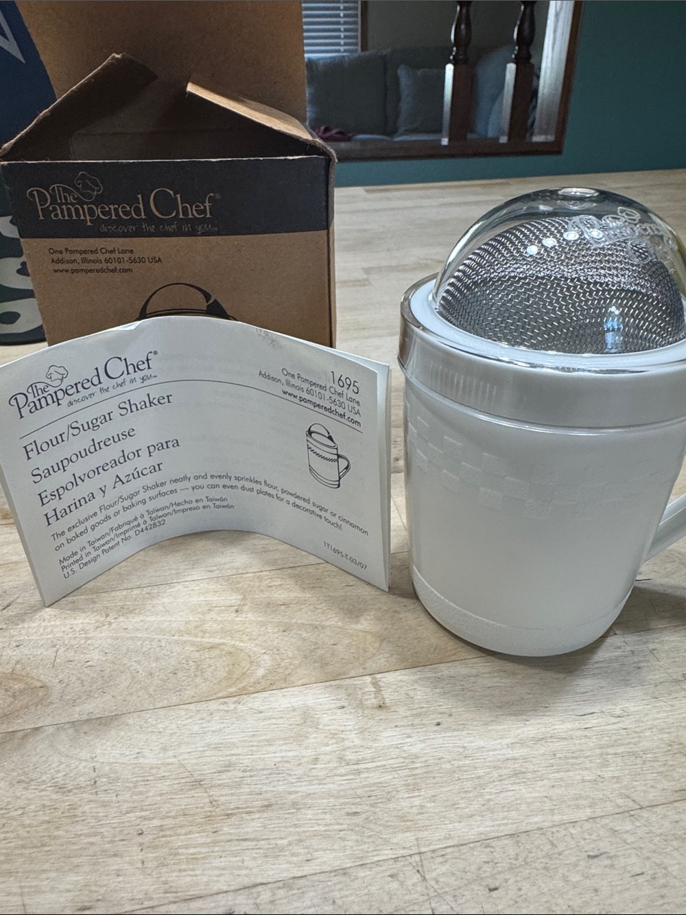 The Pampered Chef Flour & Sugar Shaker